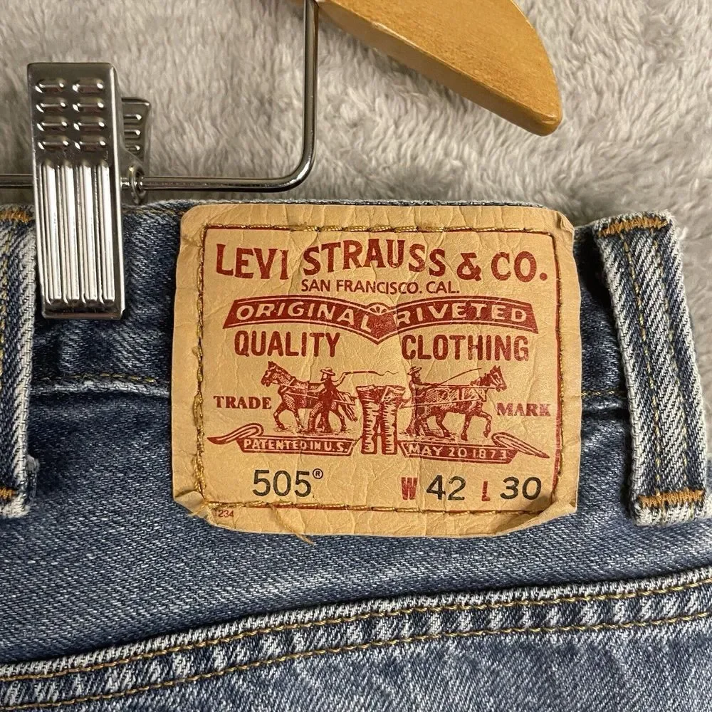 Levi's 505 Men's Regular Fit Jeans Size 42 x‎ 30 Medium Wash Blue Denim 5 Pocket